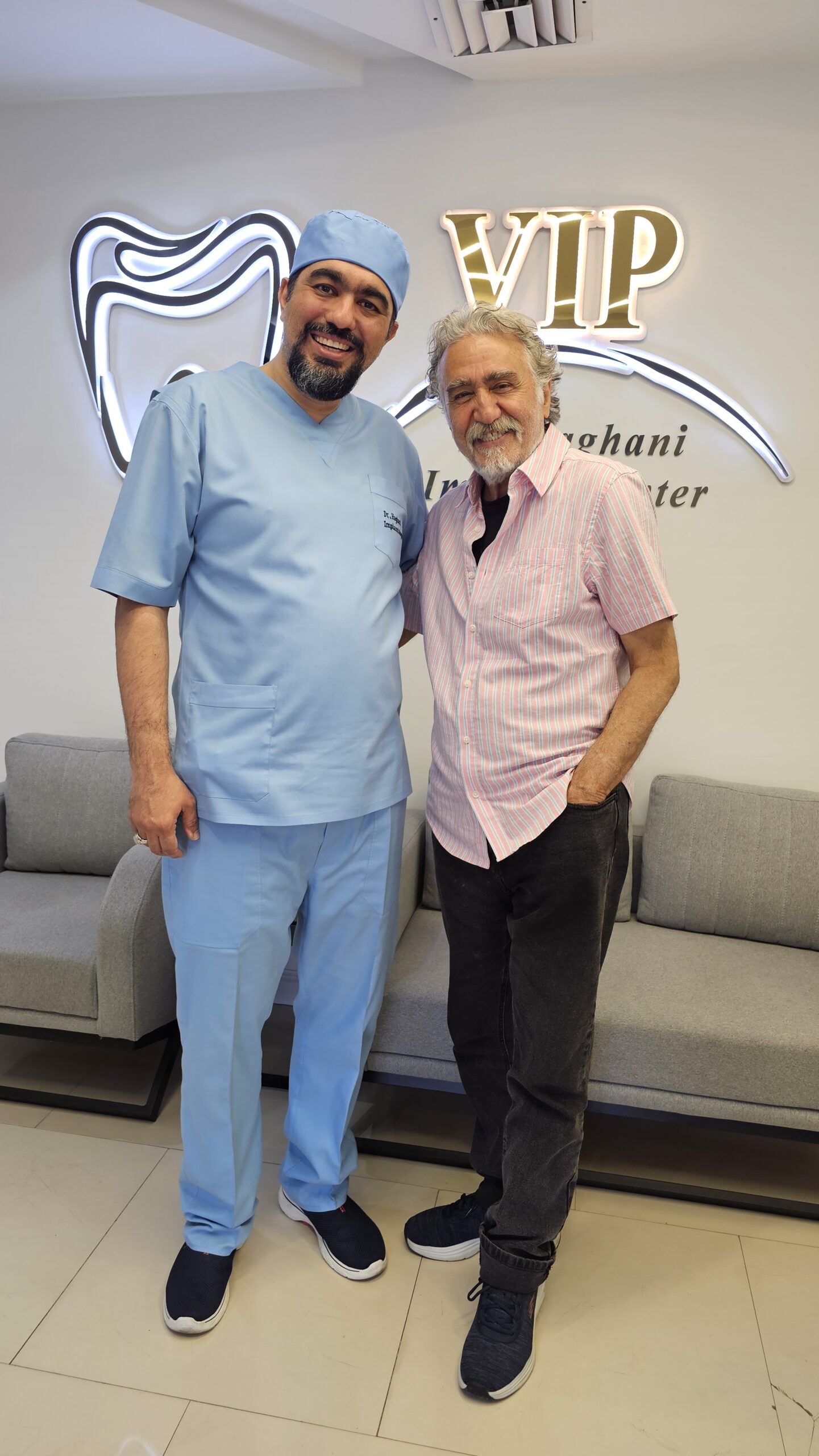 کاشت ایمپلنت بازیگر آقای رضا توکلی