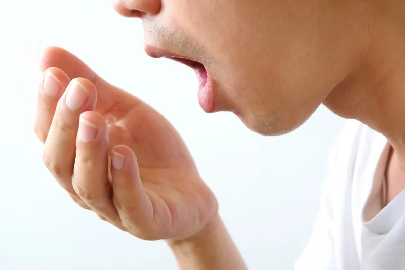 علل احتمالی بوی بد دهان پس از کاشت ایمپلنت