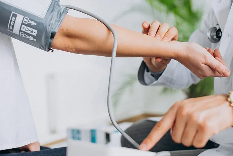 ایمپلنت دندان برای بیماران دارای فشار خون بالا