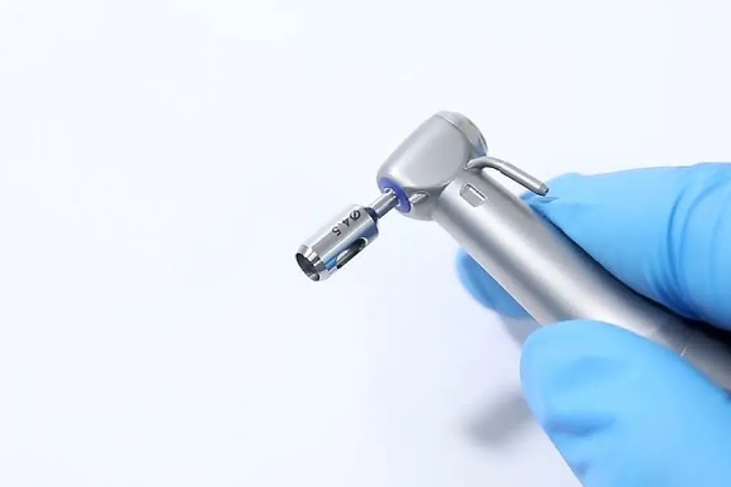 معرفی خدمات ایمپلنت پانچ در کلینیک دندانپزشکی دکتر حقانی