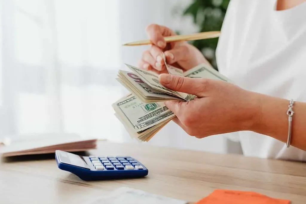 هزینه ایمپلنت بدون درد در کلینیک دندانپزشکی دکتر حقانی در تهران