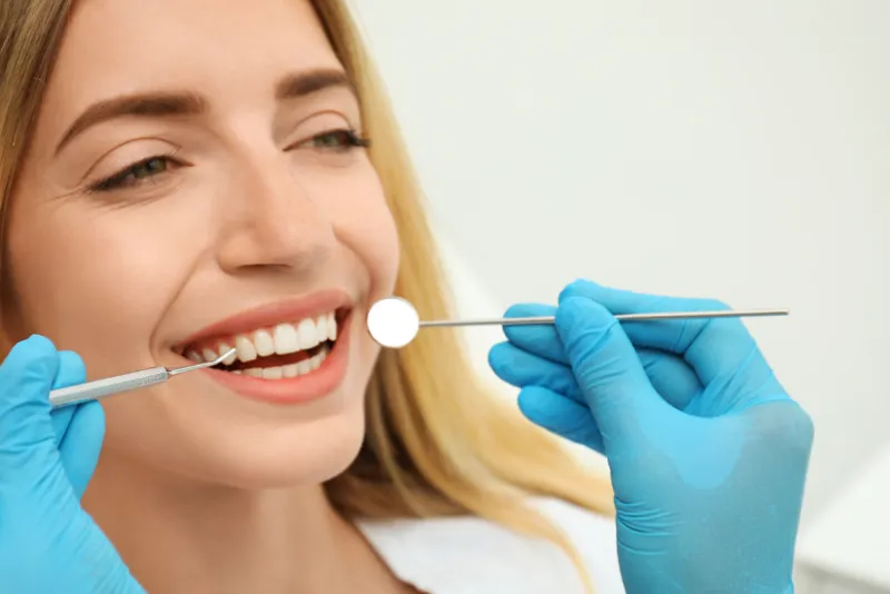 خدمات تخصصی دندانپزشکی زیبایی در کلینیک دکتر حقانی