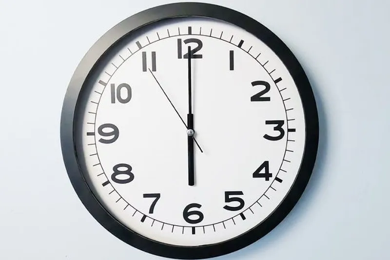 عوامل موثر بر تعیین زمان مناسب کاشت ایمپلنت